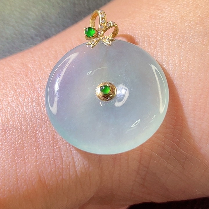 翡翠18K金镶嵌颈饰翡翠