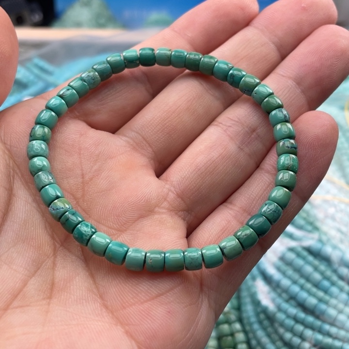 绿松石颈饰未镶嵌