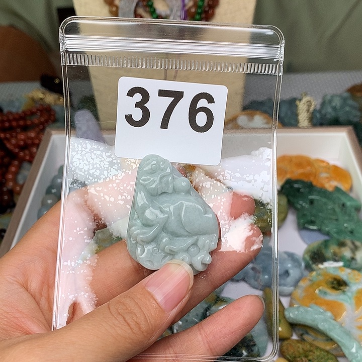 翡翠未镶嵌颈饰未****翡翠