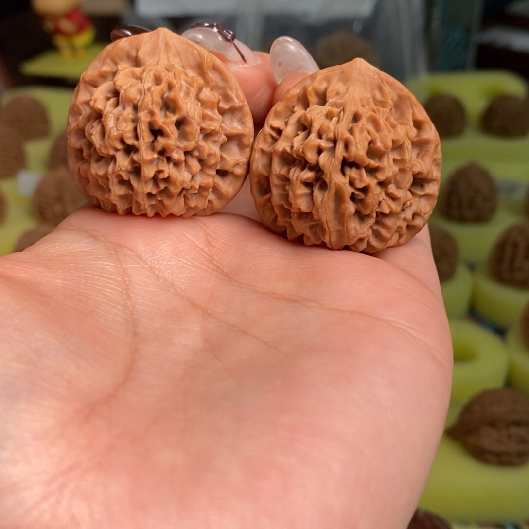 核桃秦岭闷尖狮子头34瑕疵