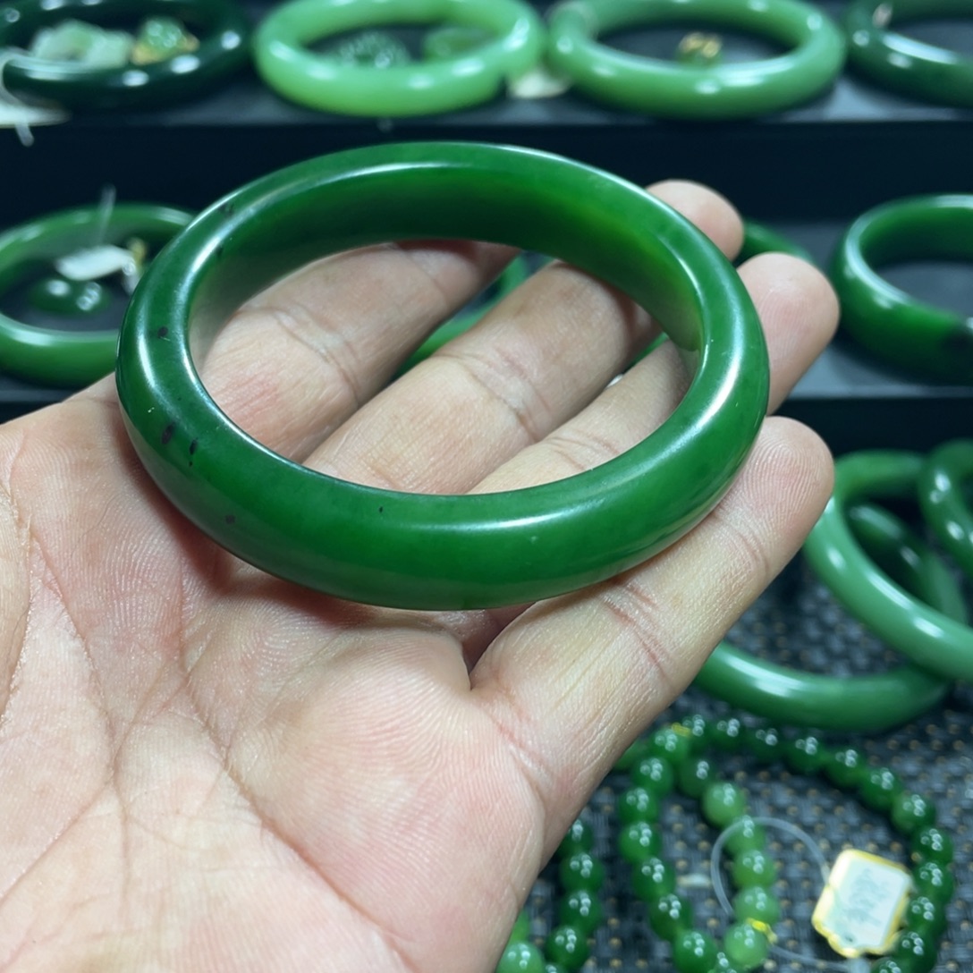 暖***阳和田玉（碧玉）未镶嵌手镯