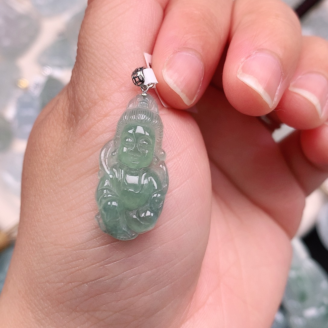 翡翠颈饰18K金镶嵌冰绿宝宝观音27*13*4.6
