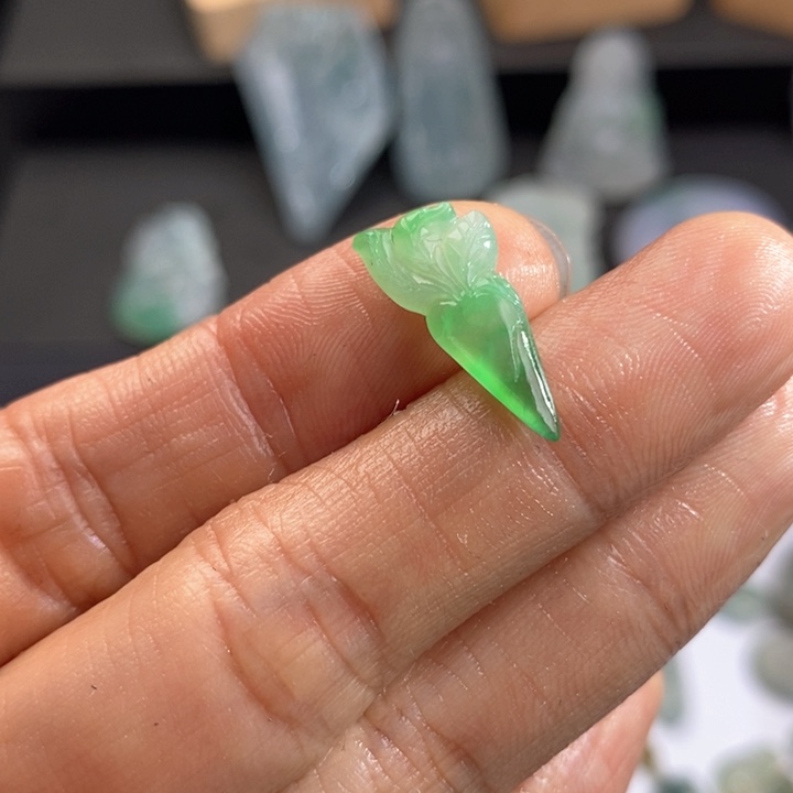 定制翡翠未镶嵌萝卜