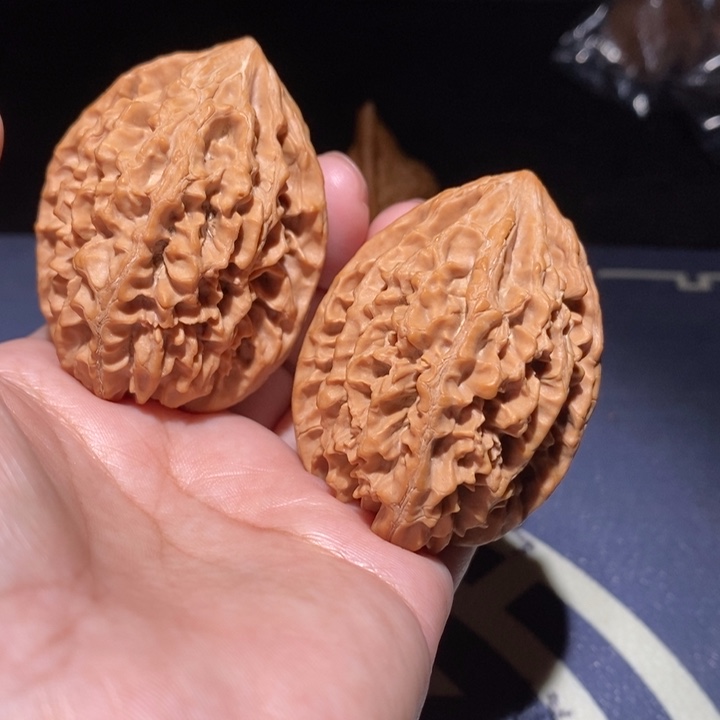 文玩核桃吊坠招财鼠