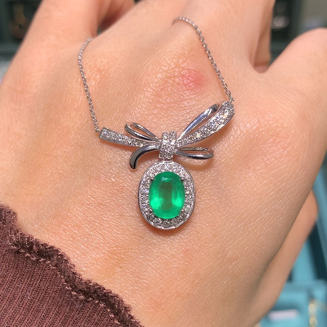 祖母绿颈饰18K金镶嵌