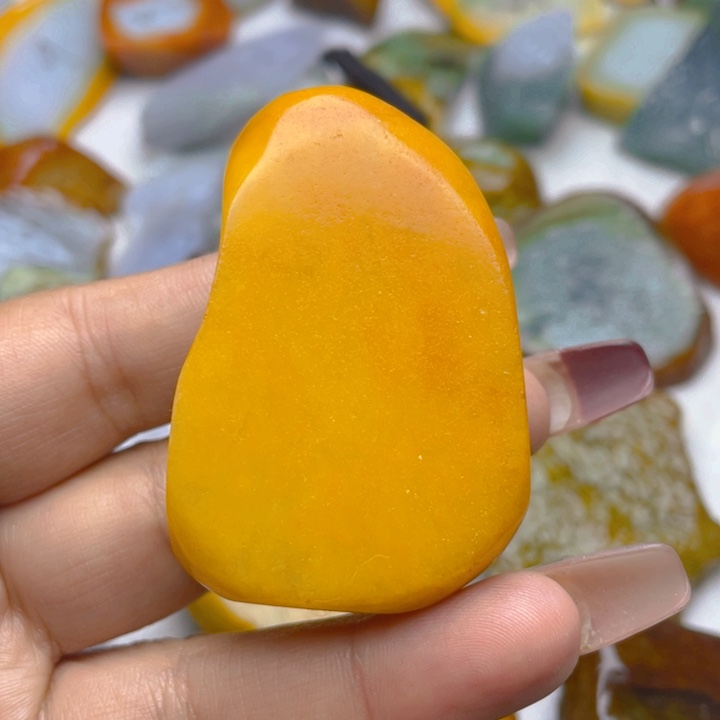 翡翠挂件未镶嵌翡翠