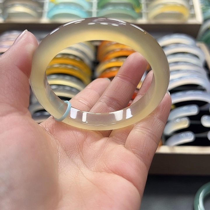 玛瑙/玉髓手镯未镶嵌