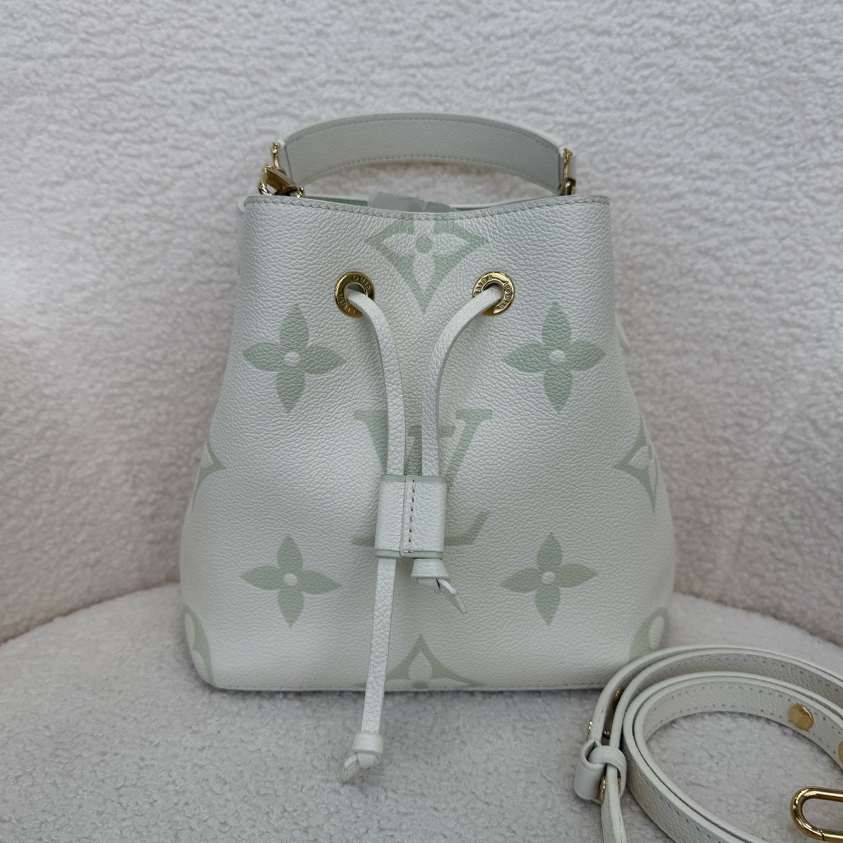 99新 LouisVuitton/路易威登 LV NeoNoe BB水桶包 抹茶牛奶配色