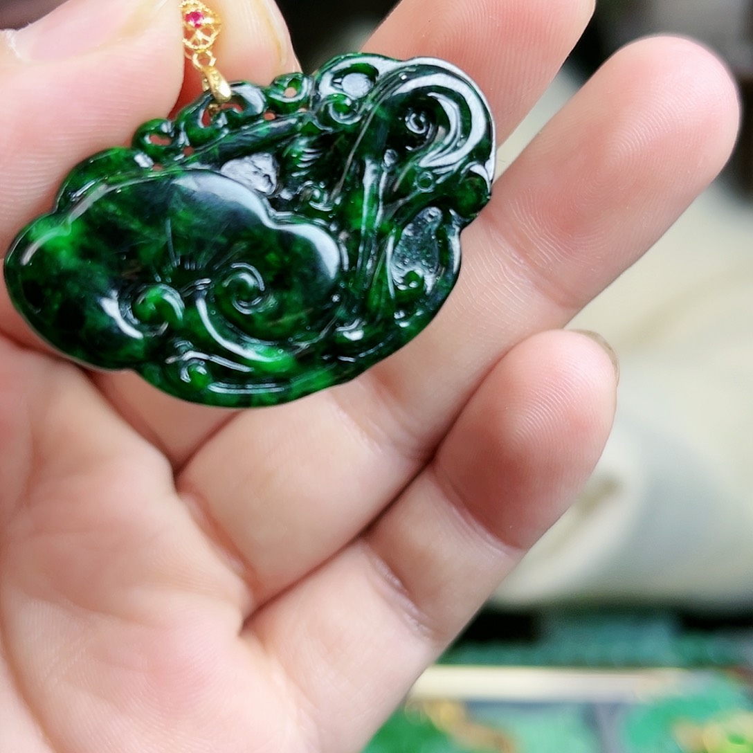 翡翠颈饰18K金镶嵌吊坠