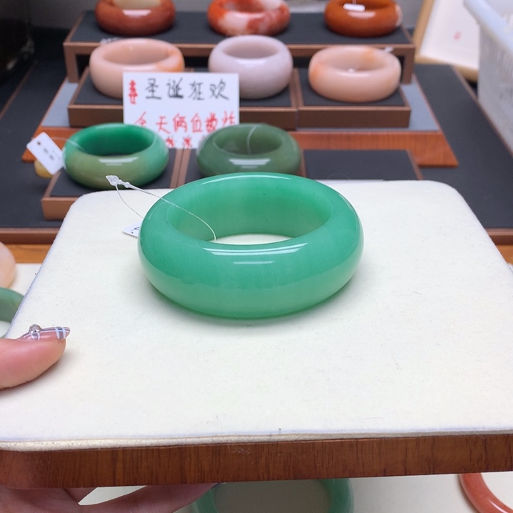 李***琳石英质玉（非洲翠）合金佘太翠