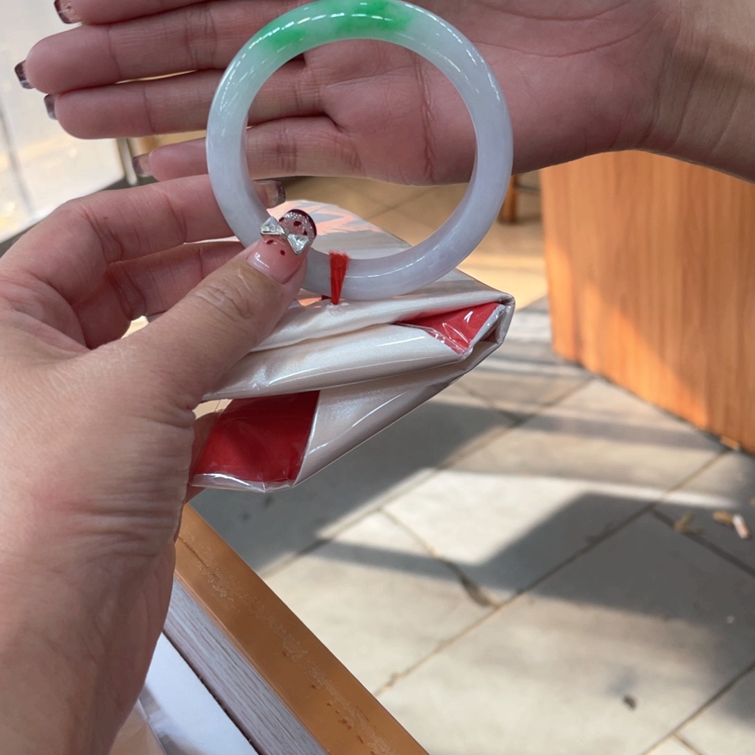 南***橘翡翠未镶嵌手镯瑕疵捡漏