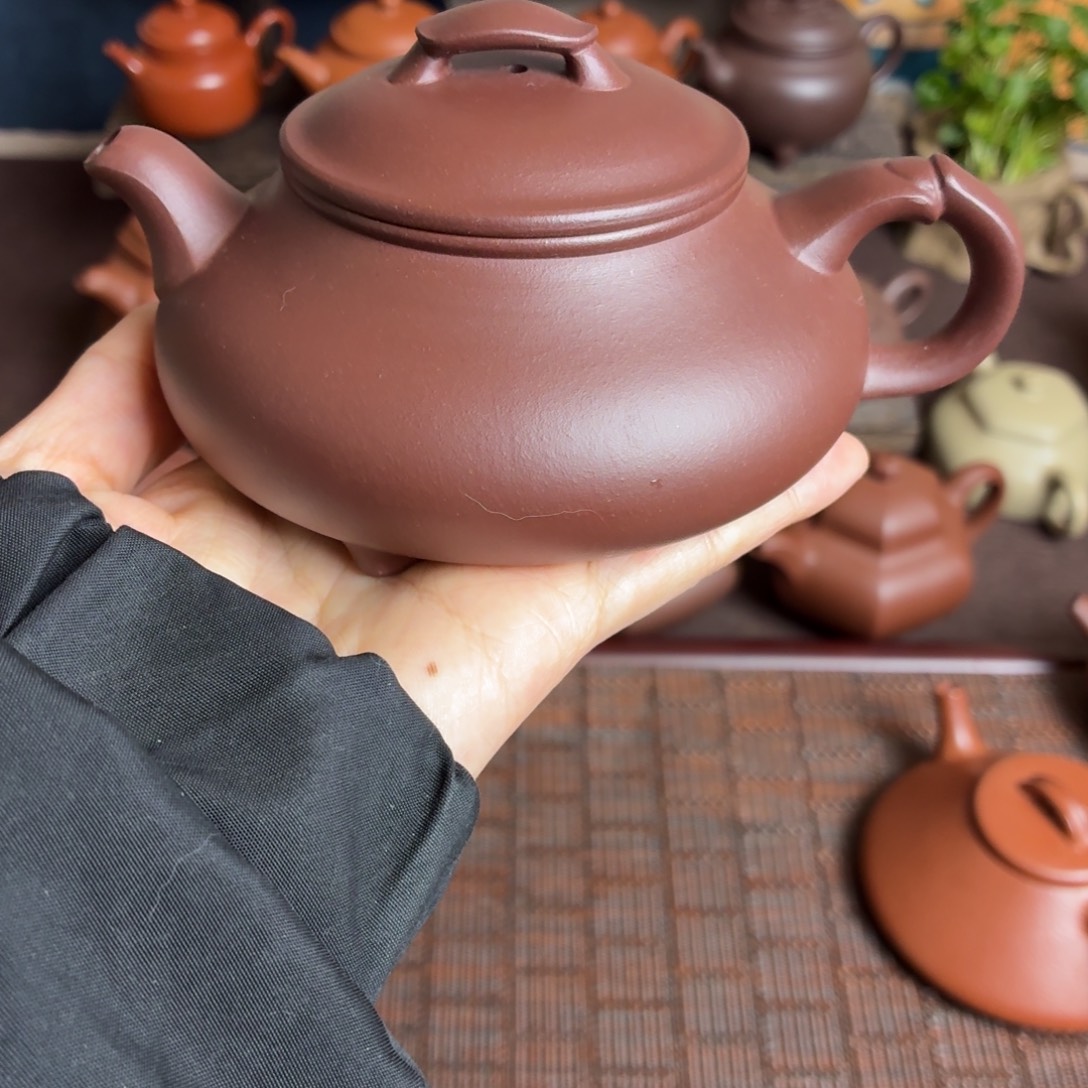 紫砂茶壶紫砂壶。  