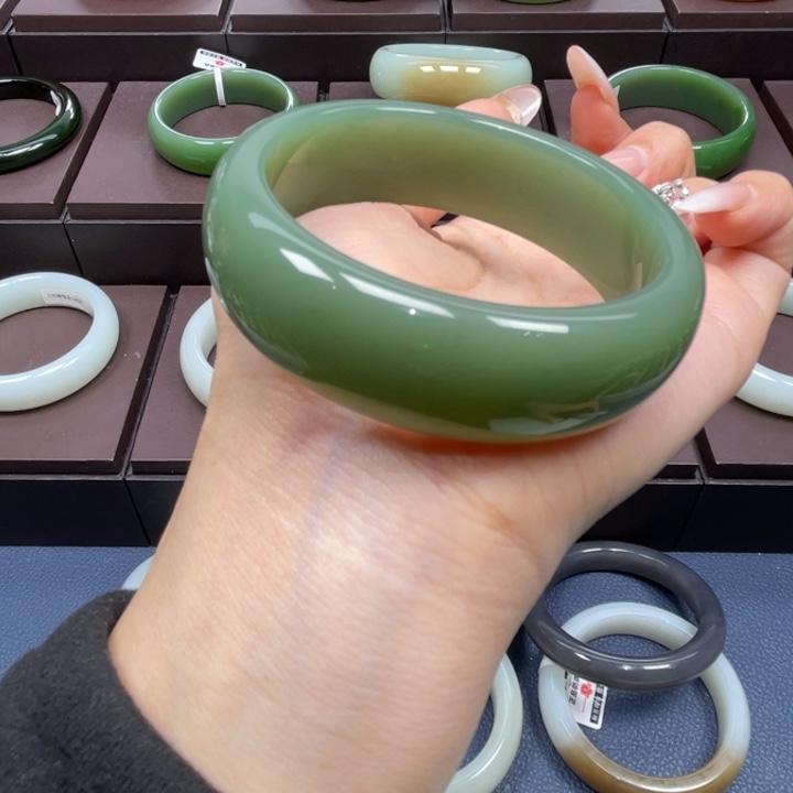 和田玉未镶嵌手镯