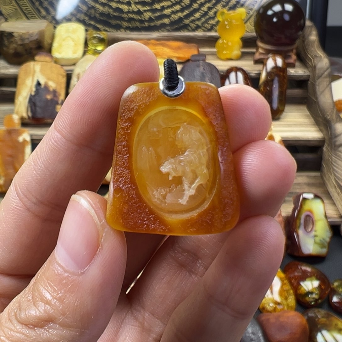 琥珀裸石未镶嵌琥珀