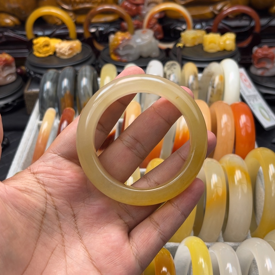 石英质玉（黄龙玉）手镯未镶嵌@*