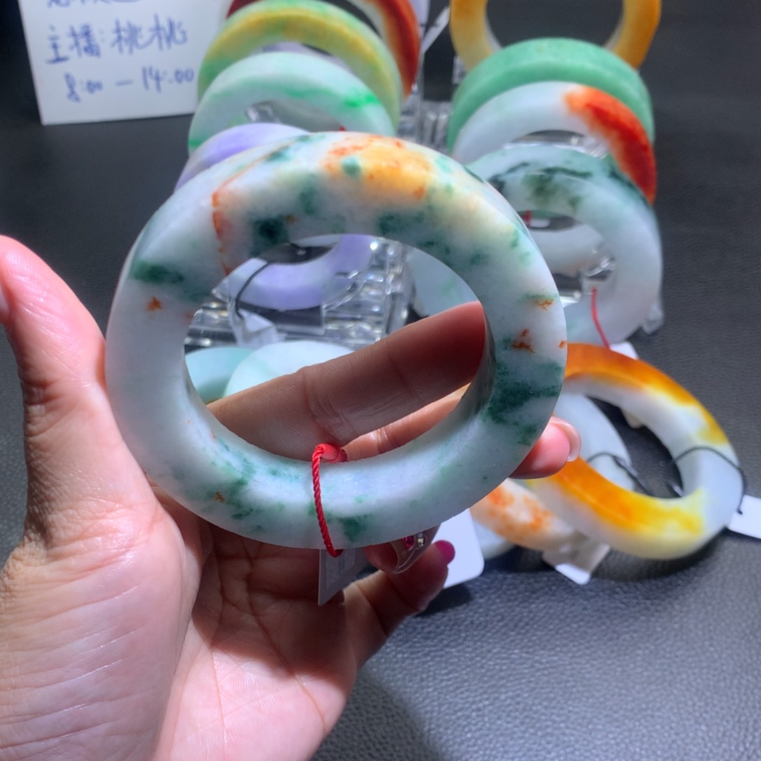 未镶嵌飘花加洒金定制翡翠