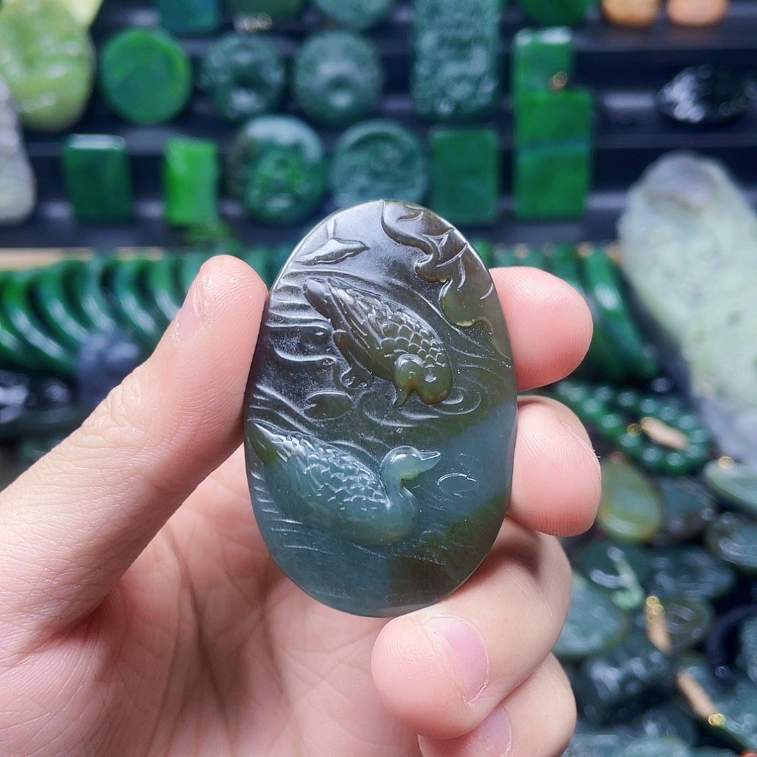 和田玉未镶嵌珠宝半成品