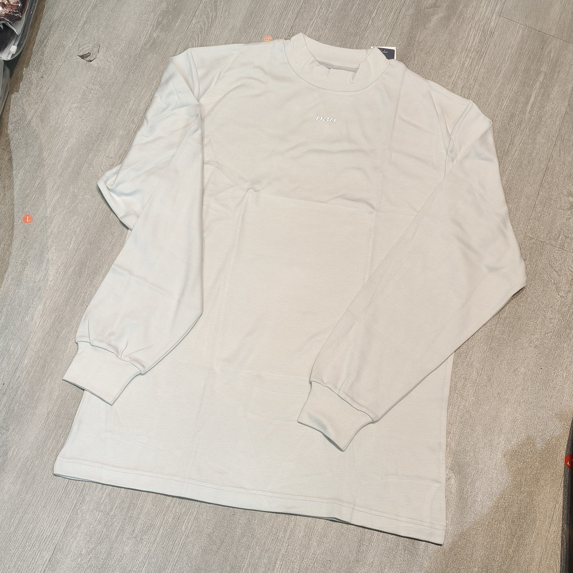 圆领刺绣字母纯色休闲百搭打底衫（丹巴渡）-果梓612