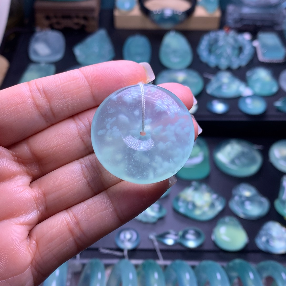 蛇纹石玉吊坠未镶嵌