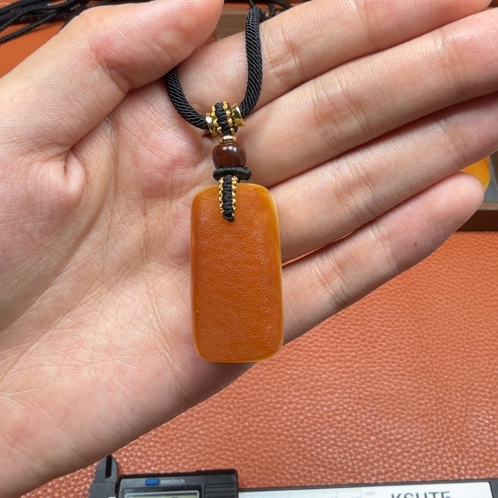 蜜蜡未镶嵌吊坠(赠链)