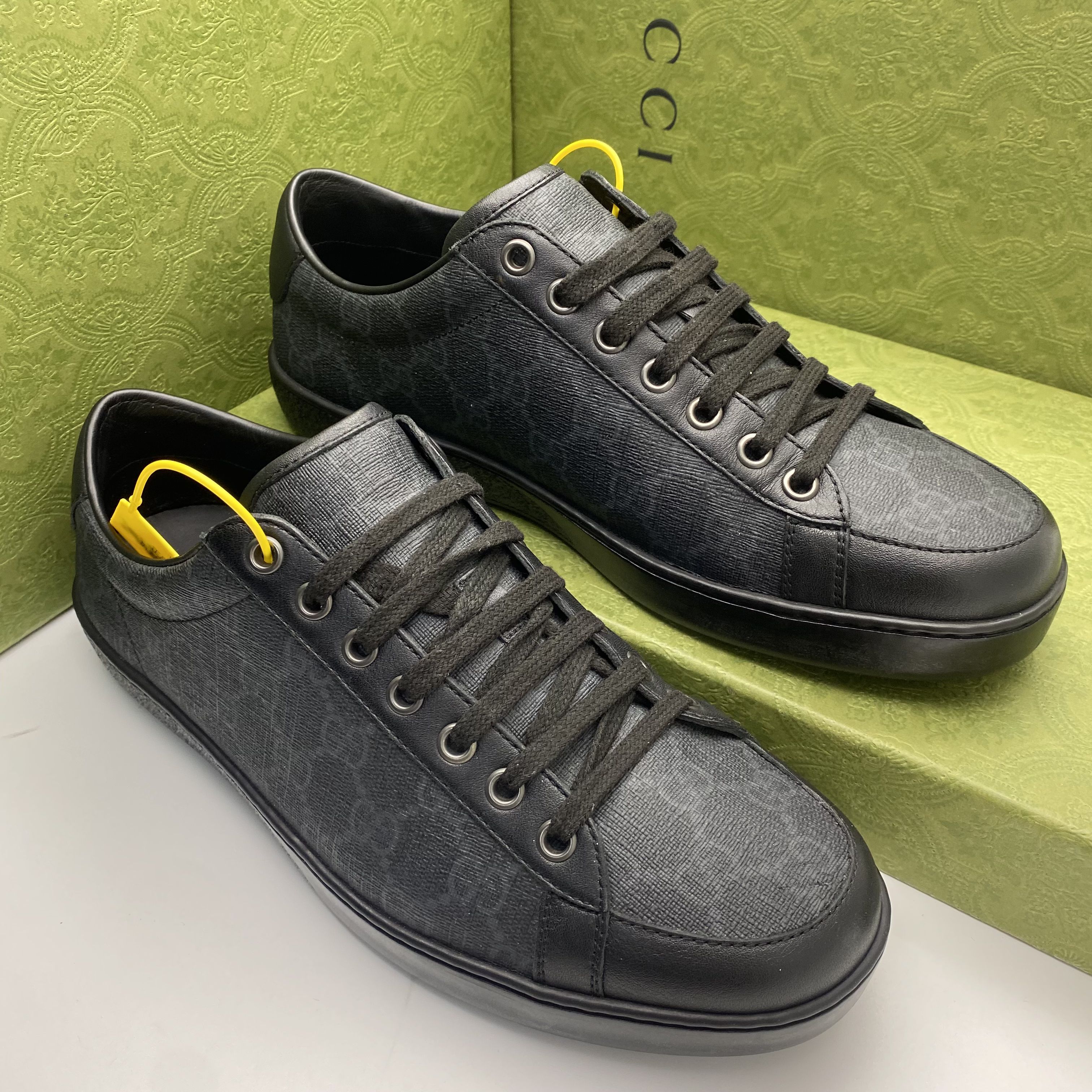 95新 GUCCI/古驰 40.5欧码/黑色皮面双G满印系带低帮休闲板鞋