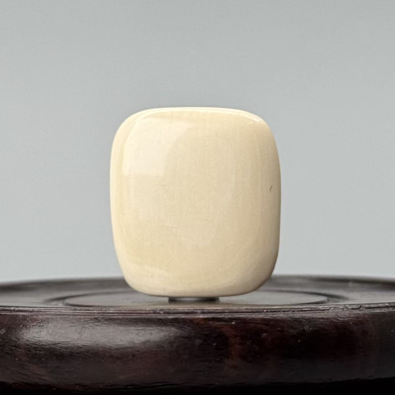 DEZHI/德志23*21*5mm3.5g无事牌吊坠天然猛犸牙/默认打孔绑绳Y410