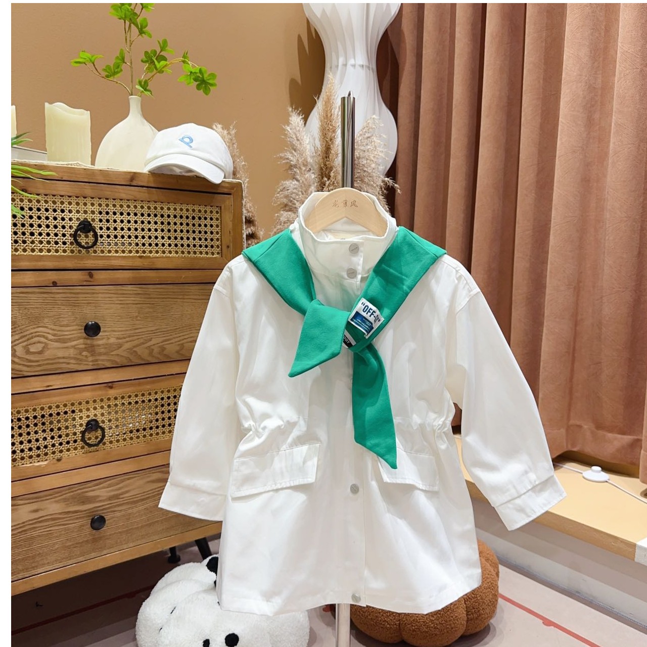 22056儿童秋款批领外套白色