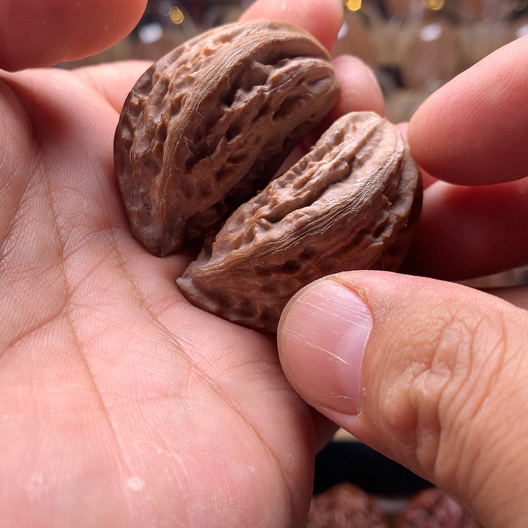 懿***、文玩核桃把件东北楸子文玩核桃