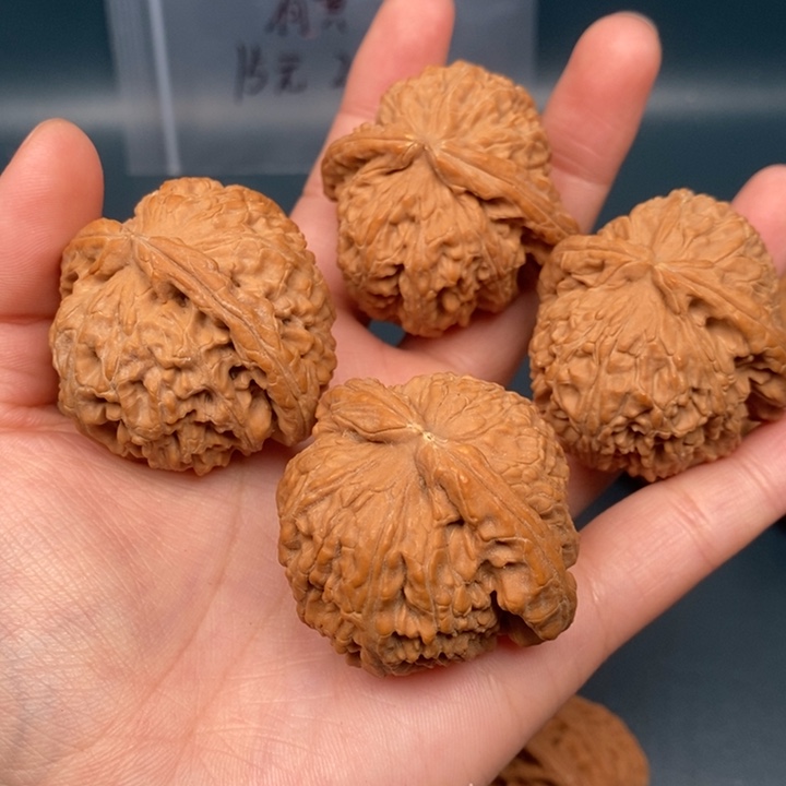 肯***珂文玩核桃吊坠文玩核桃白狮子
