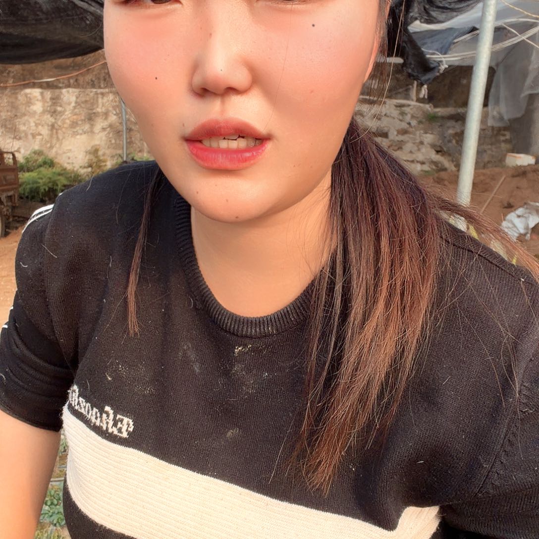 云***儿无花朵卖吃吃喝喝的