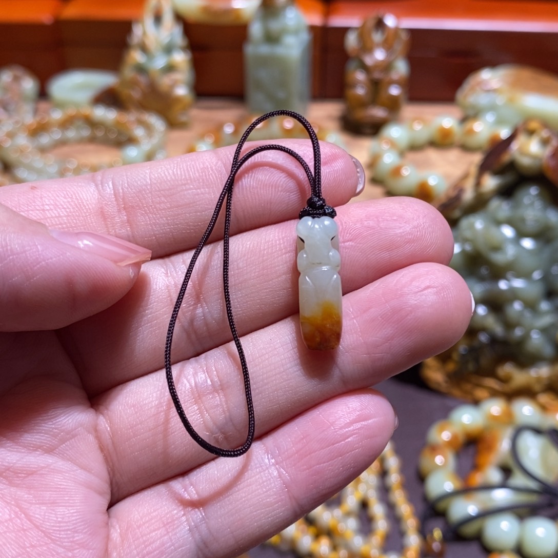 岫岩老玉（透闪石质玉）未镶嵌珠宝奇石