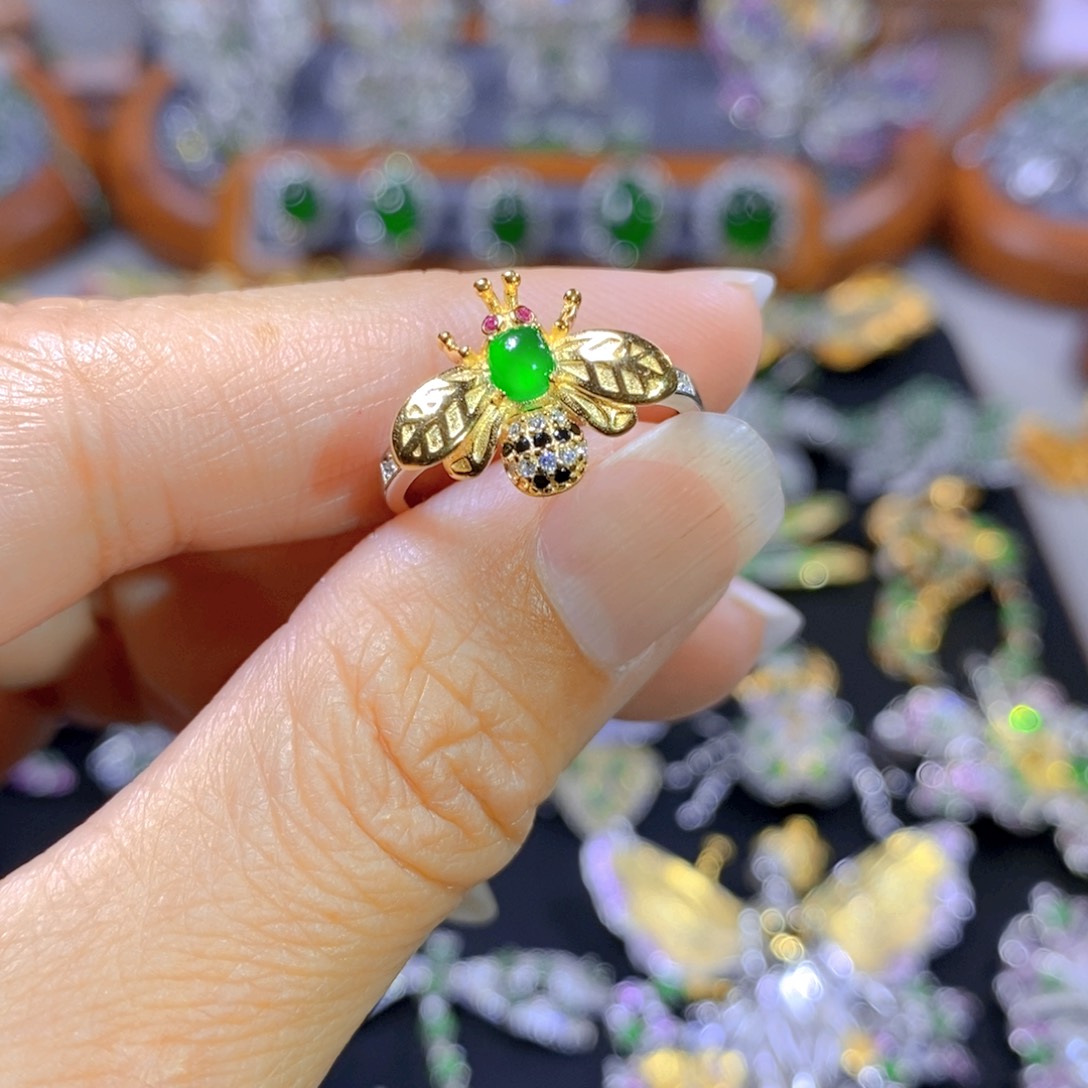 翡翠颈饰银S925镶嵌天然翡翠