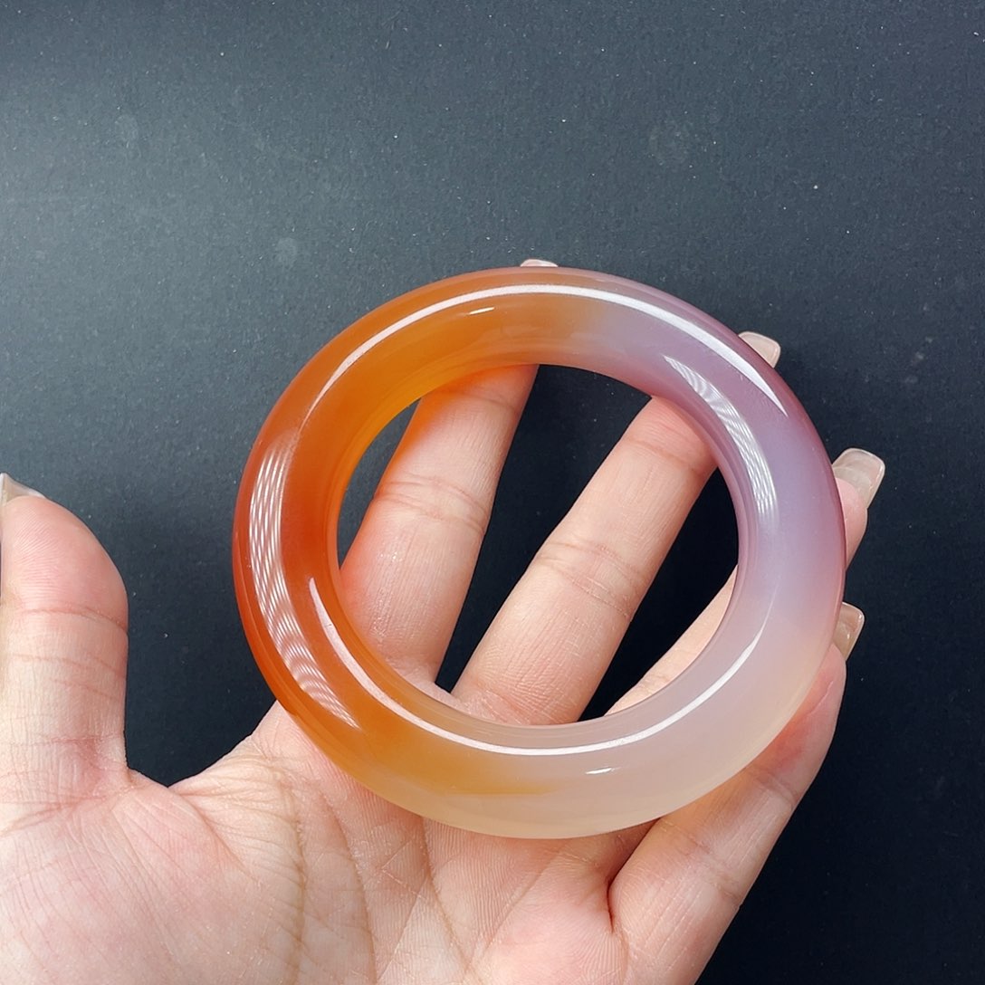 玛瑙/玉髓手镯未镶嵌咖**人