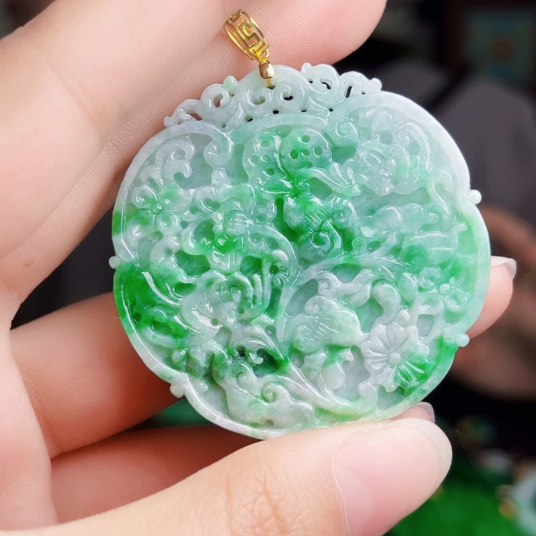 颈饰18K金镶嵌翡翠多样性