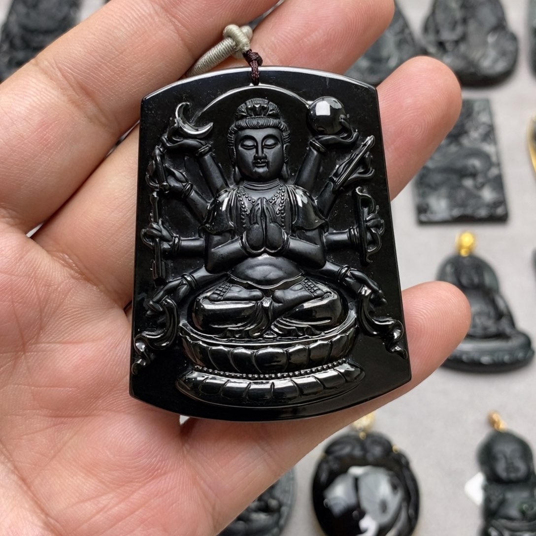 翡翠未镶嵌颈饰千手观音