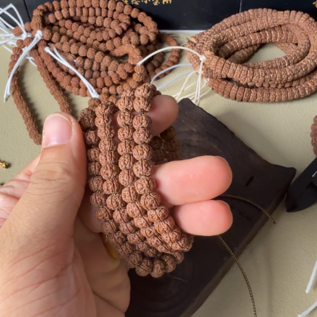 于***圆吊坠金刚菩提老树王