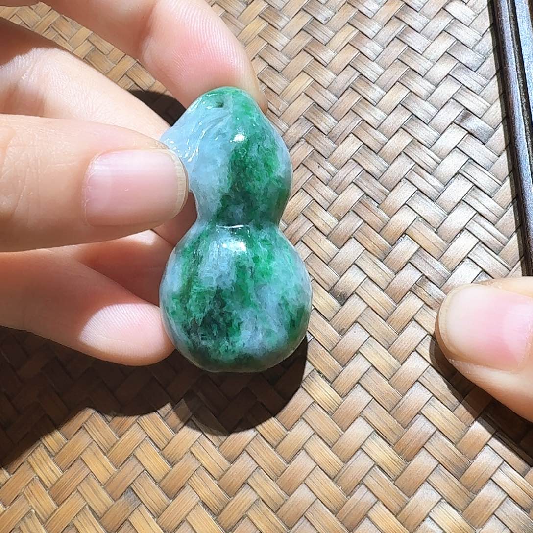 颈饰未镶嵌翡翠个性十足
