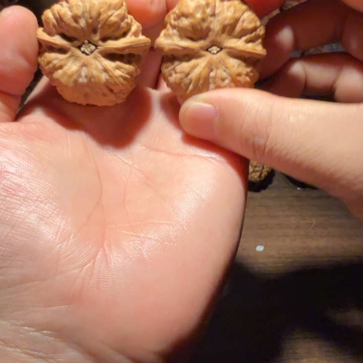 向***1文玩核桃把件蛤蟆的眼睛是真的好看啊我的天