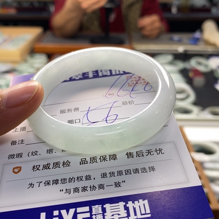 翡翠手镯未镶嵌翡翠手镯未镶嵌