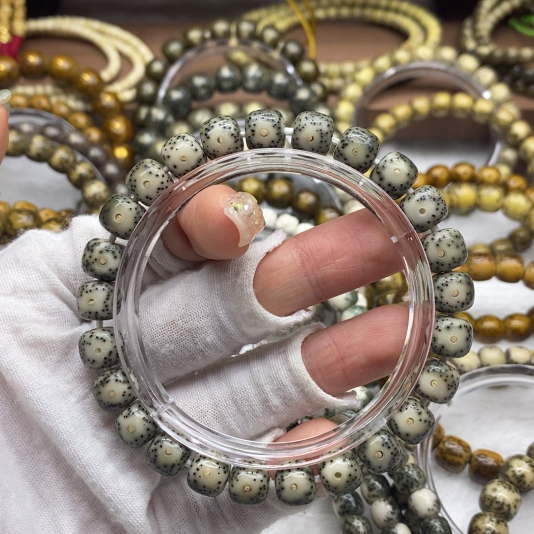 星月菩提手串9×8绿包白