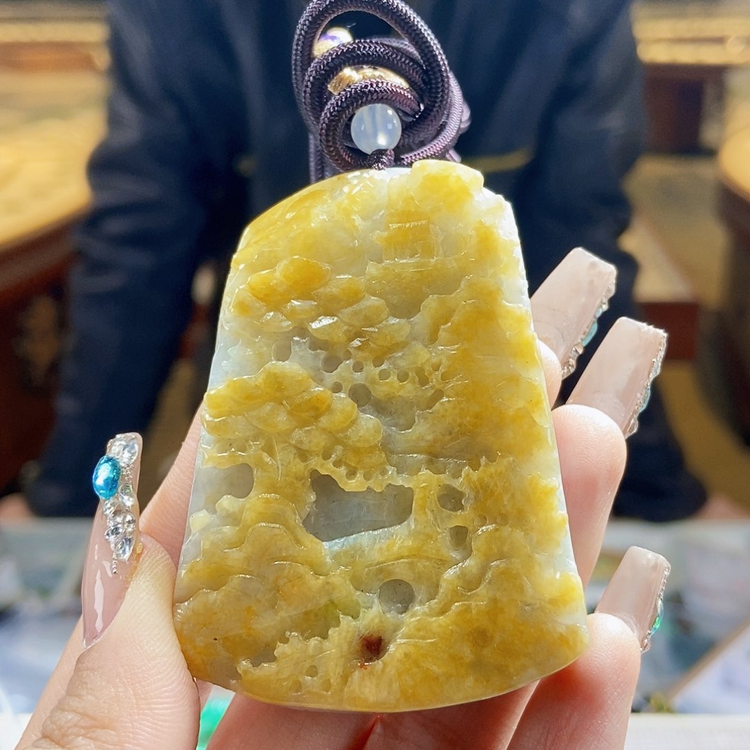 翡翠颈饰未镶嵌翡翠