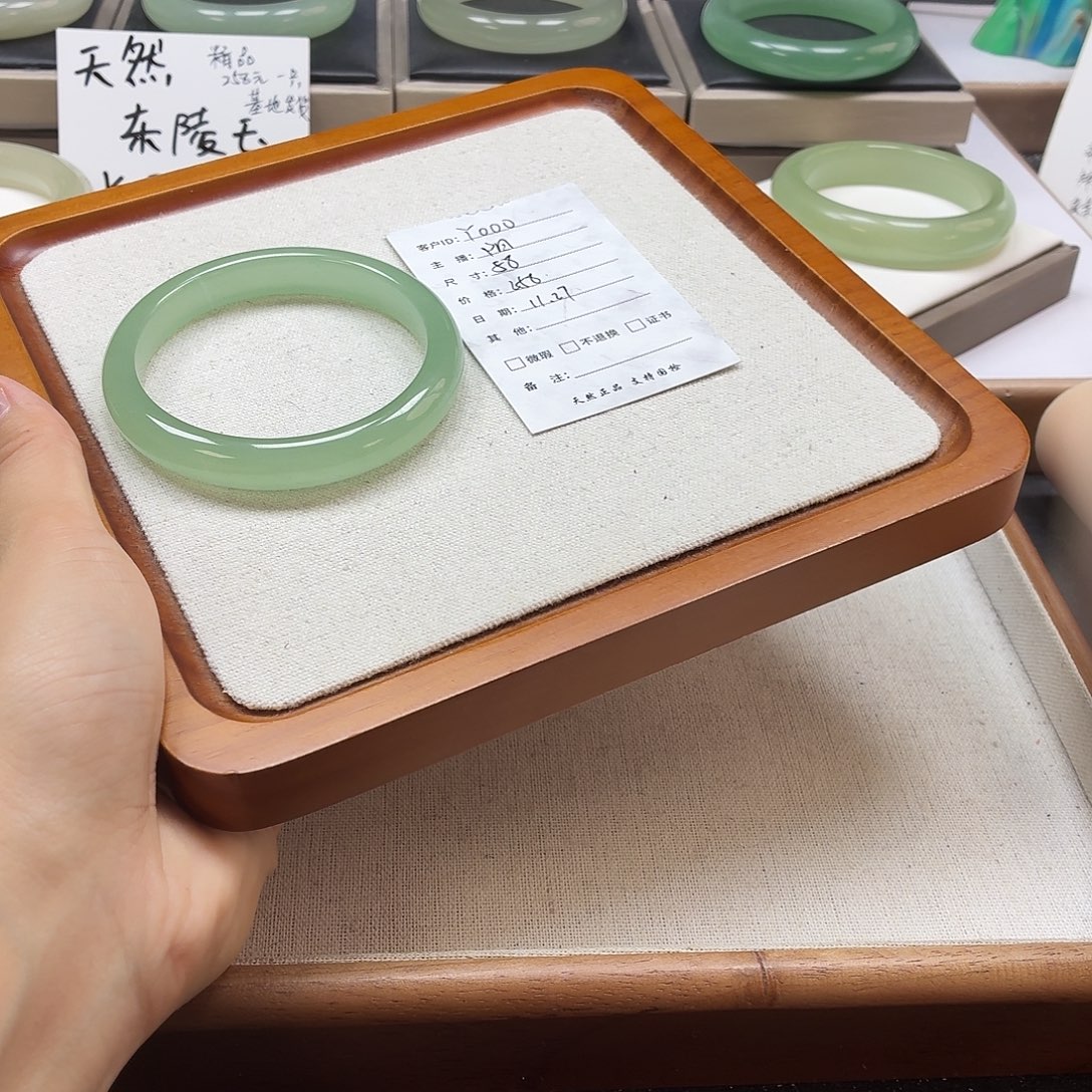 Y***o石英质玉未镶嵌手镯