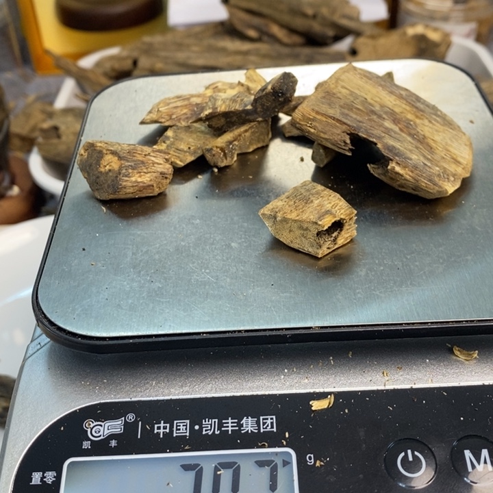 沉香碎屑沉香原材料