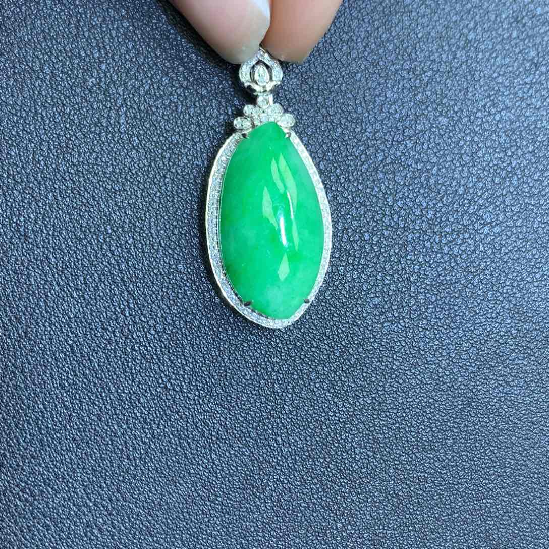 翡翠颈饰18K金镶嵌翡翠