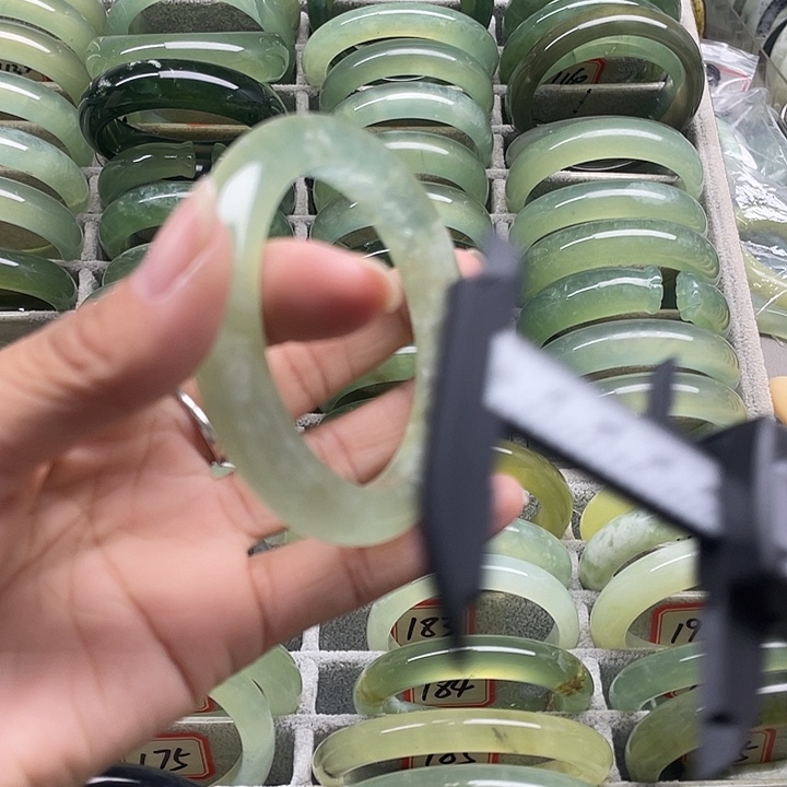 蛇纹石玉未镶嵌手镯178