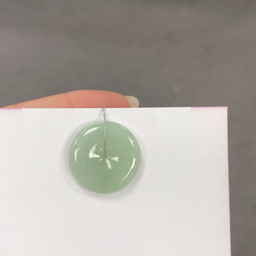 翡翠颈饰未镶嵌平安扣