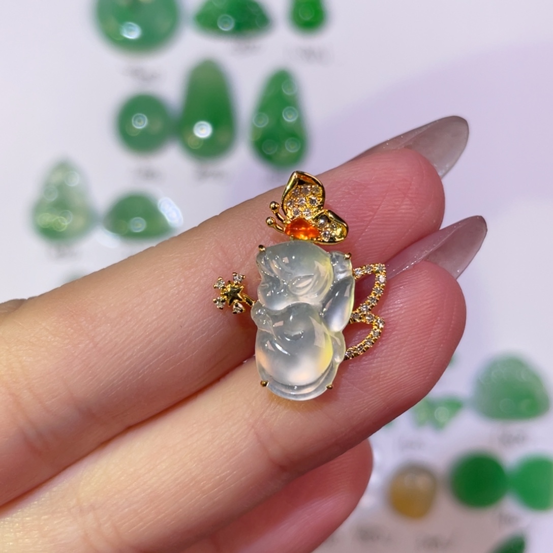 翡翠18K金镶嵌颈饰裸石