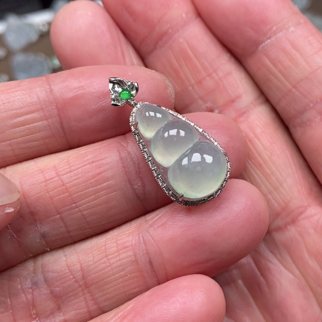 翡翠颈饰18K金镶嵌豆子