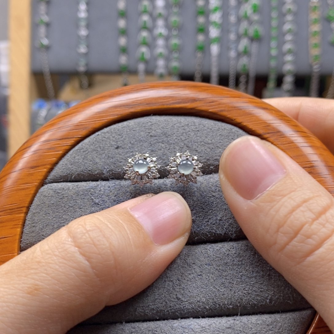 颈饰银S925镶嵌翡翠八****无证书/假一赔四