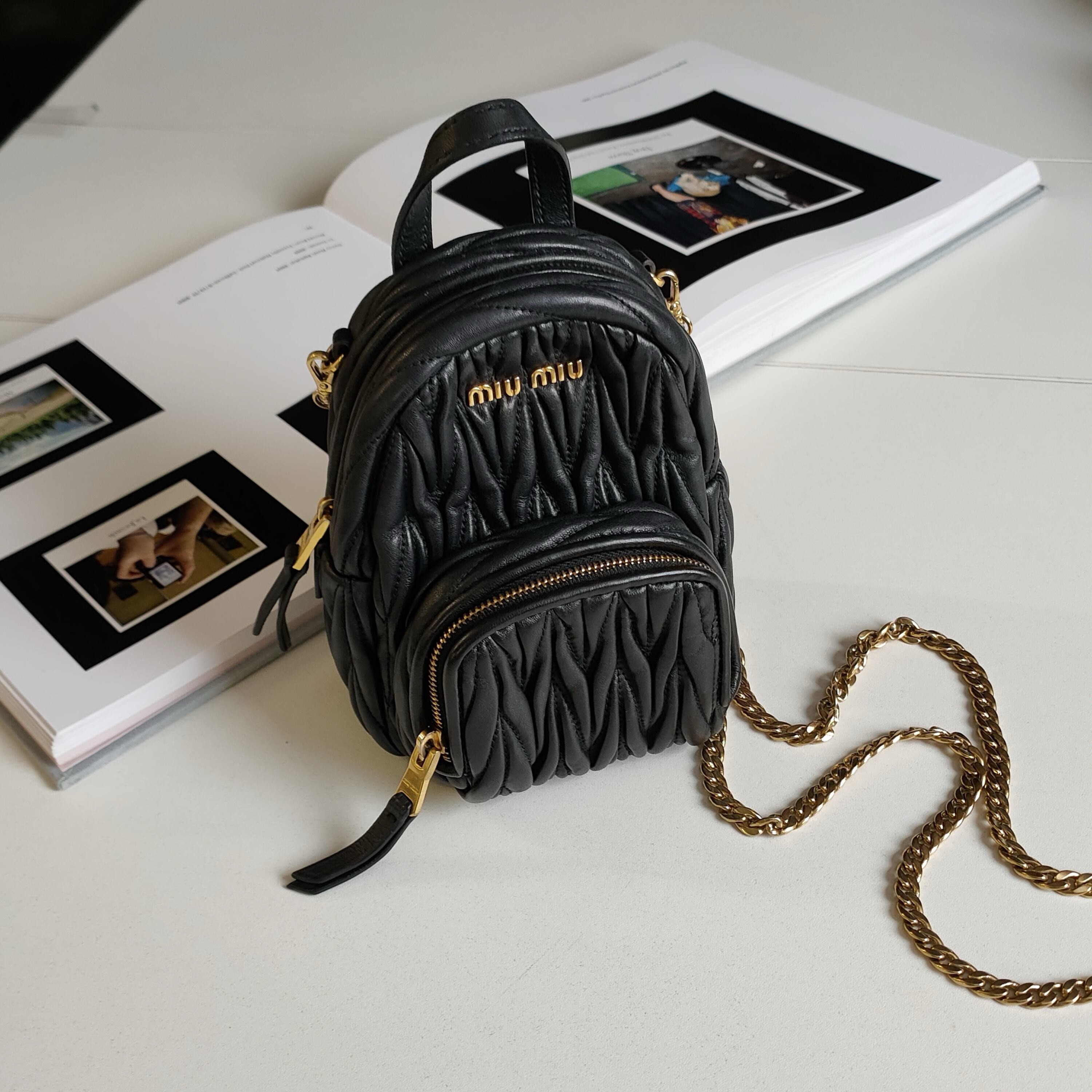 95新 MIU MIU/缪缪 MIUMIU 黑金褶皱羊皮mini小书包斜挎包40920